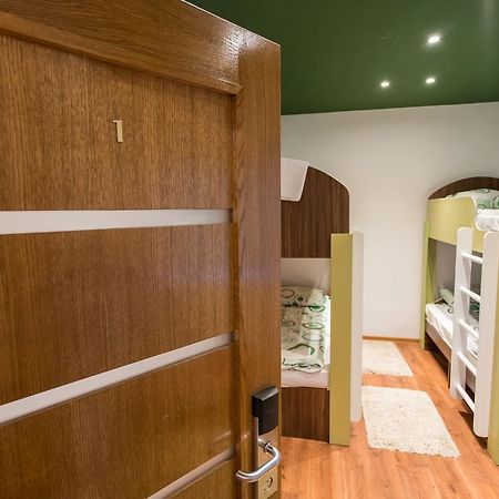 Green Hostel Сфынту-Георге Экстерьер фото