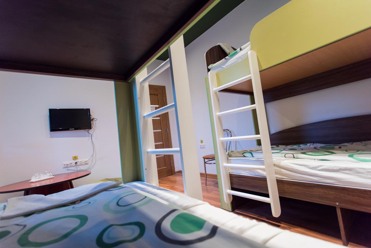 Green Hostel Сфынту-Георге Экстерьер фото