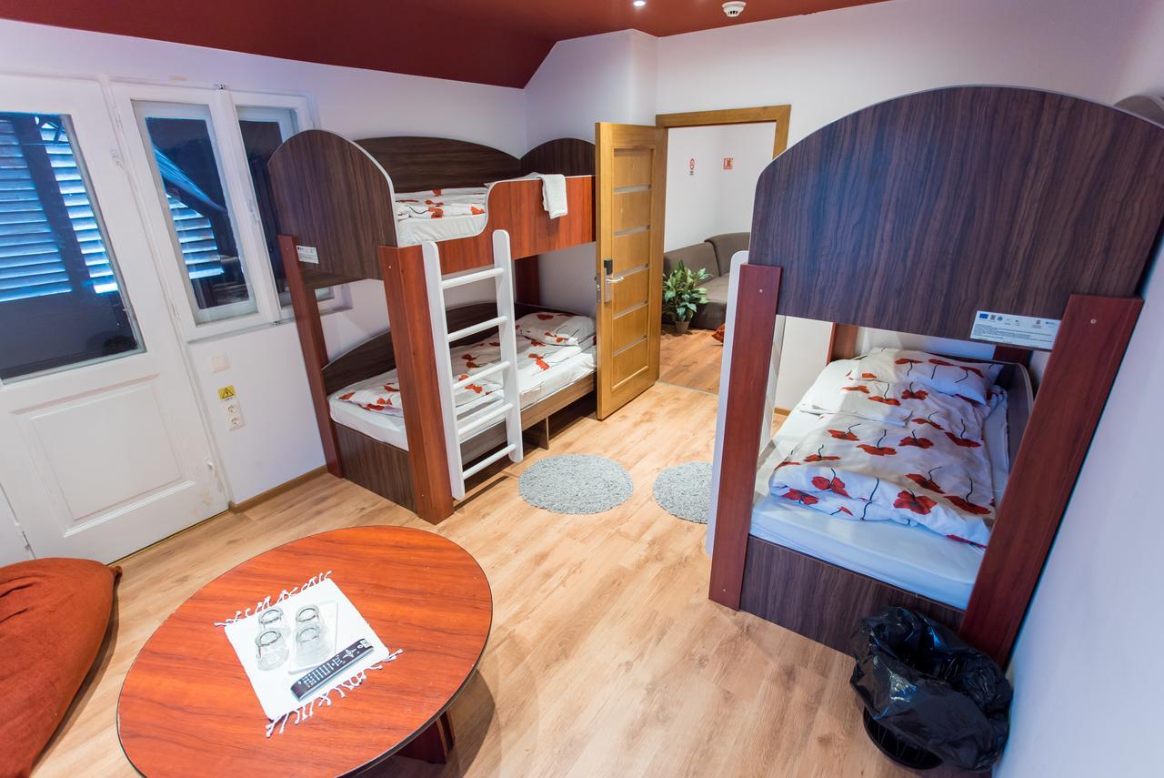 Green Hostel Сфынту-Георге Экстерьер фото